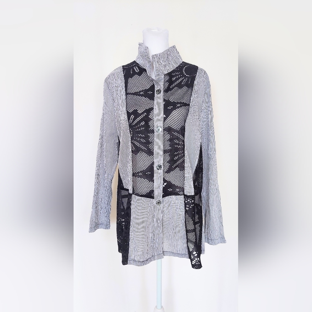 DAMEE Pinestripe Lace Button Up Swing Up Wire Collar Shirt Size Medium